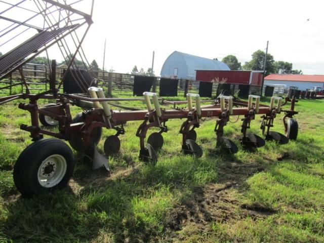 Image of International Harvester 710 equipment image 3