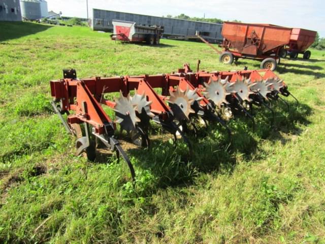 Image of International Harvester 183 equipment image 3