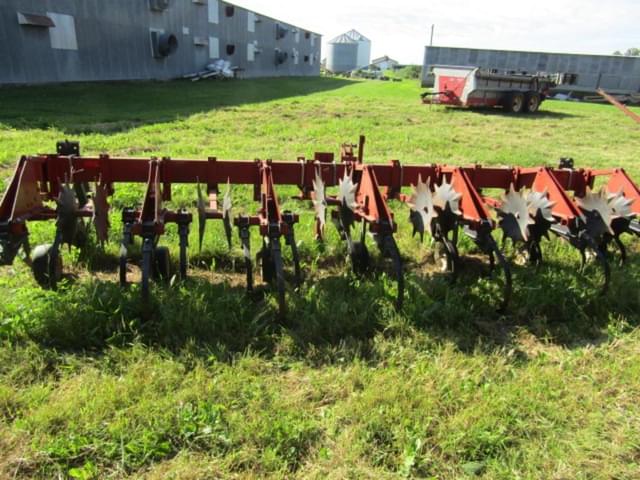 Image of International Harvester 183 equipment image 4