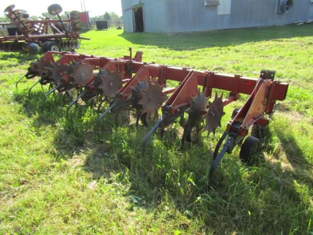 Image of International Harvester 183 equipment image 2