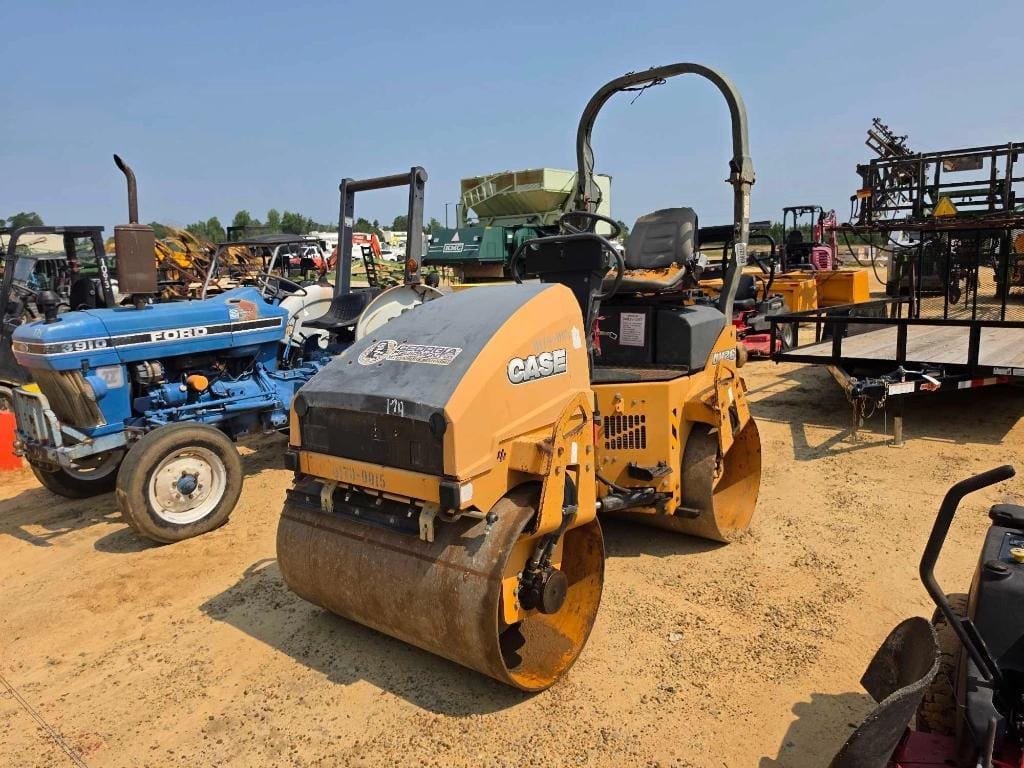 Case DV26 Equipment Image0