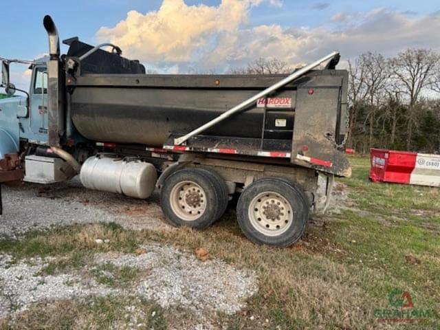 Image of Peterbilt 365 equipment image 3