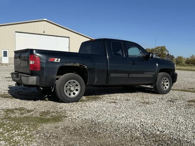 Image of Chevrolet 1500 equipment image 3