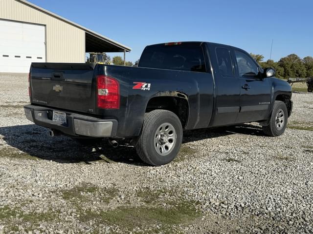 Image of Chevrolet 1500 equipment image 4