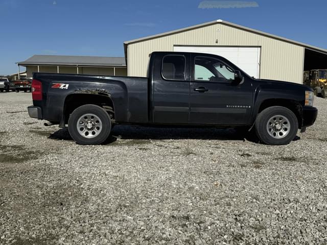 Image of Chevrolet 1500 equipment image 2