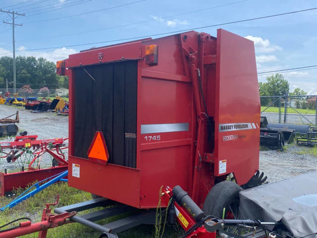 Image of Massey Ferguson 1745 equipment image 4