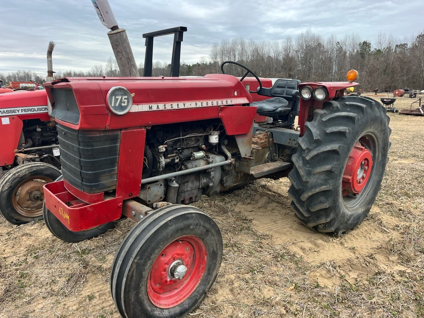 Massey Ferguson 175 Equipment Image0