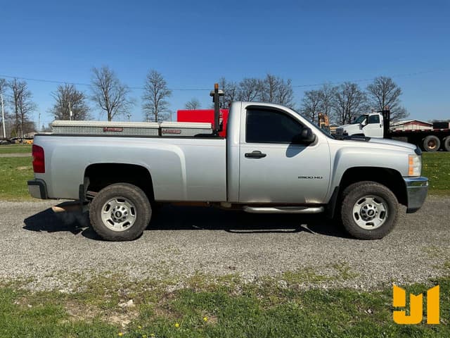 Image of Chevrolet 2500HD equipment image 3