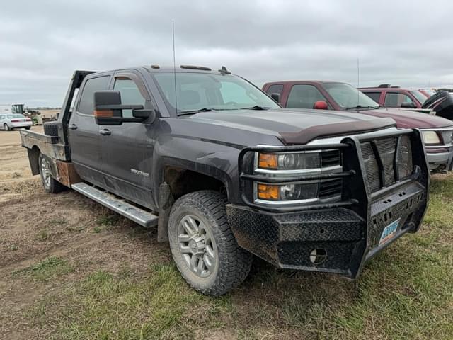 Image of Chevrolet 3500 equipment image 4