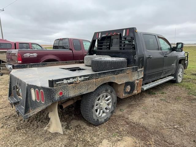 Image of Chevrolet 3500 equipment image 3