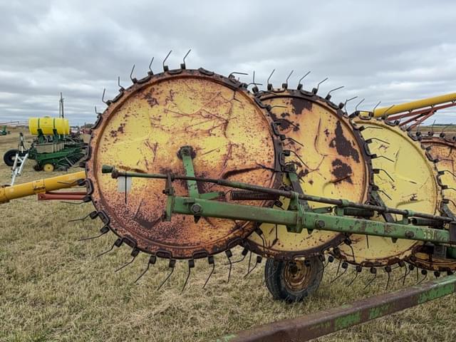 Image of John Deere 567 equipment image 4