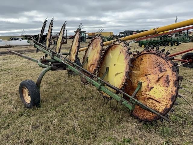 Image of John Deere 567 equipment image 2