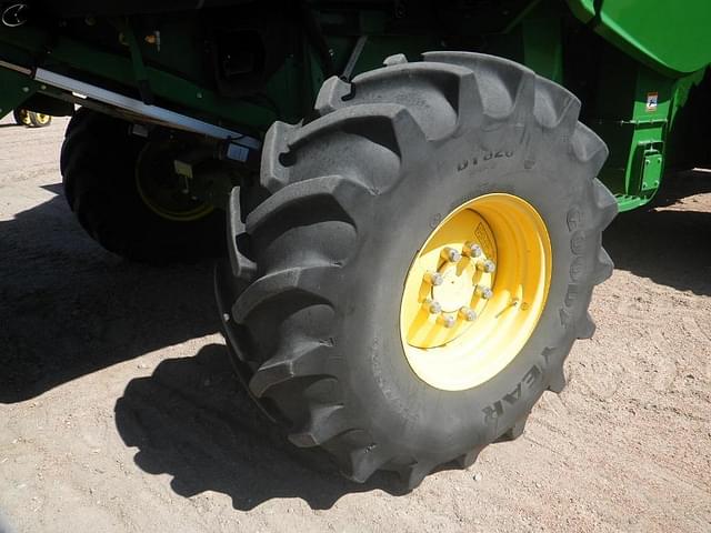 Thumbnail image John Deere S680 31