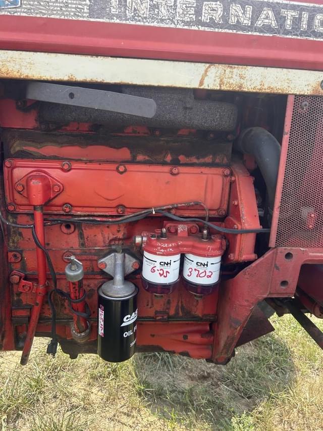 Image of International Harvester 674 equipment image 2