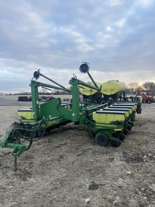 Main image John Deere 1770