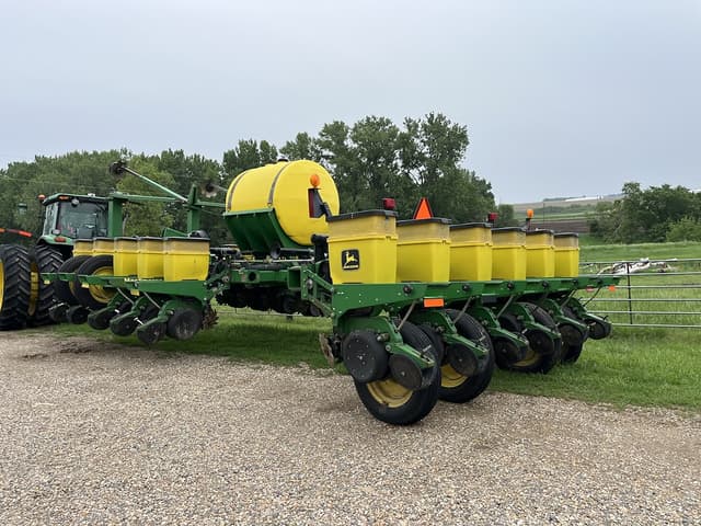 Image of John Deere 1770 equipment image 3