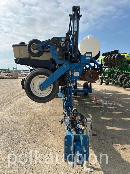 Image of Kinze 2600 equipment image 2