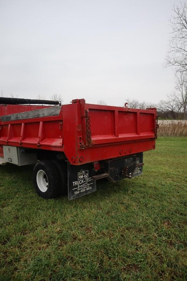 Image of Ford F-350 equipment image 3