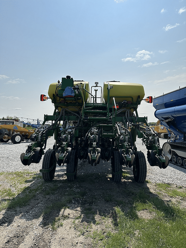 Image of John Deere 1795 equipment image 3