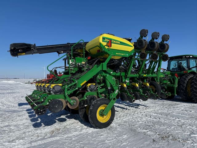 Image of John Deere 1795 equipment image 1