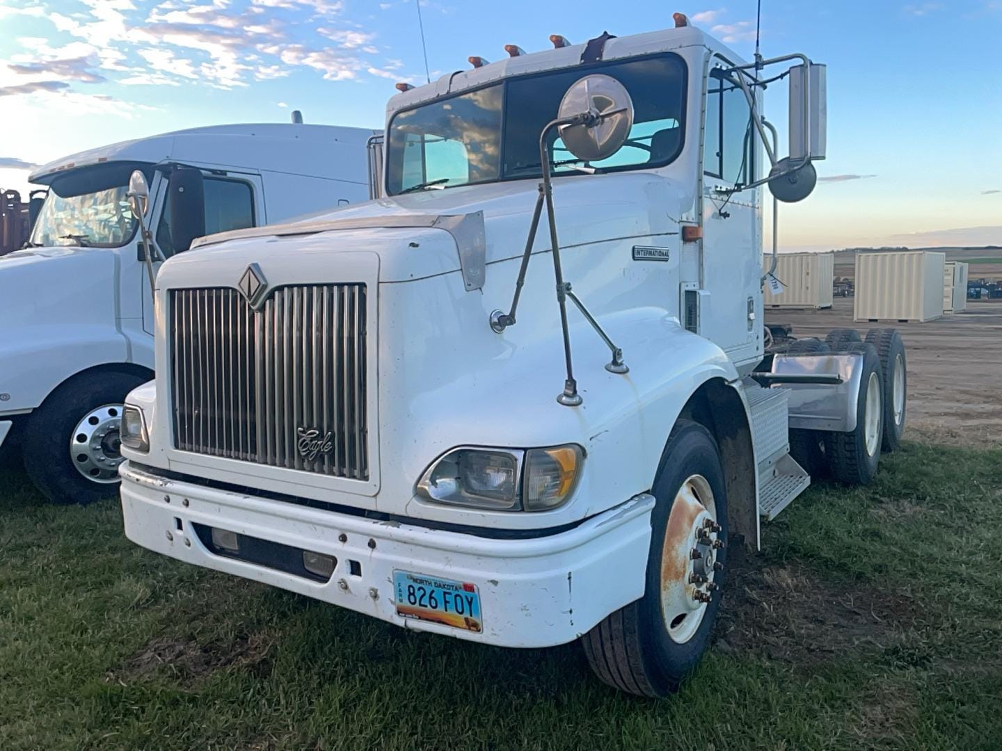 1997 International 9200 Equipment Image0