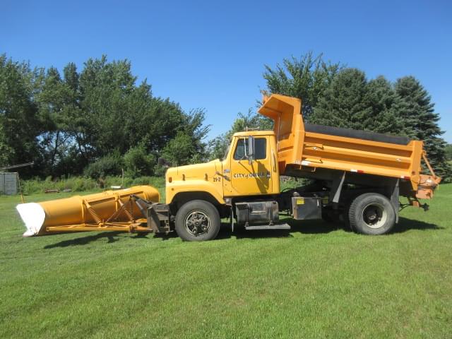 Image of International S2500 equipment image 2