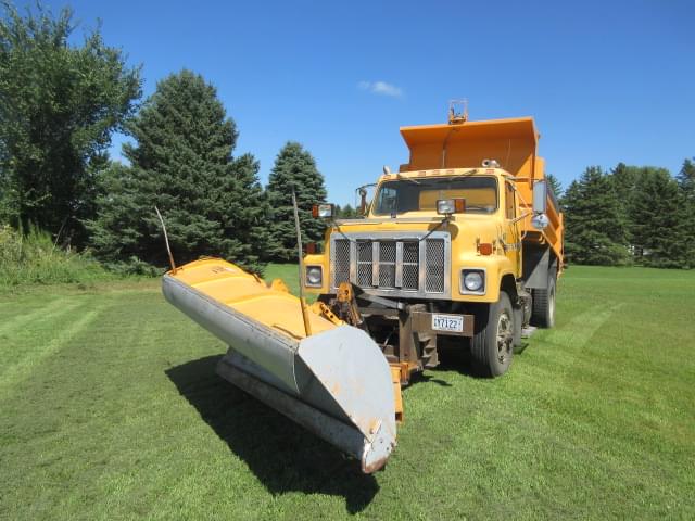 Image of International S2500 equipment image 4
