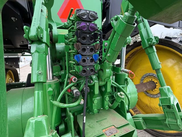 Image of John Deere 8RT 410 equipment image 4