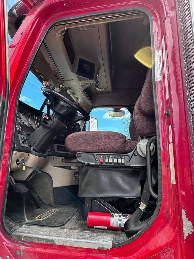 Image of Freightliner Coronado equipment image 4
