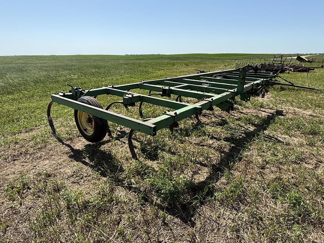 Image of John Deere 1600 Primary Image