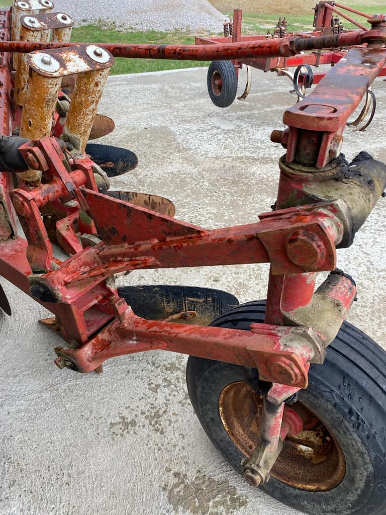 Image of International Harvester 720 Image 1