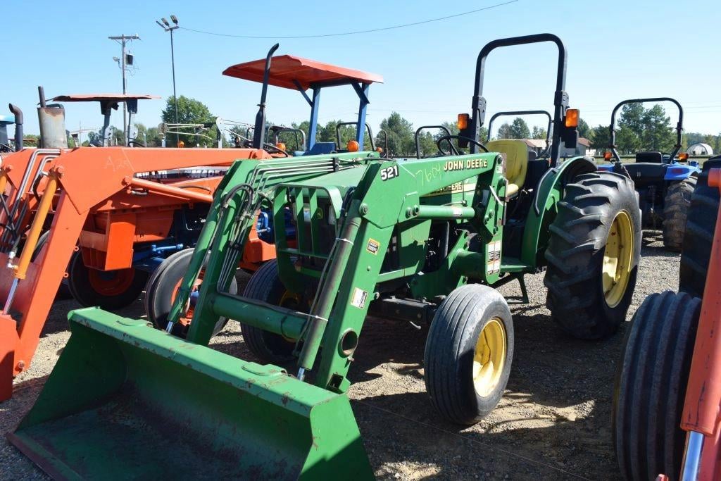 John Deere 5105 Equipment Image0