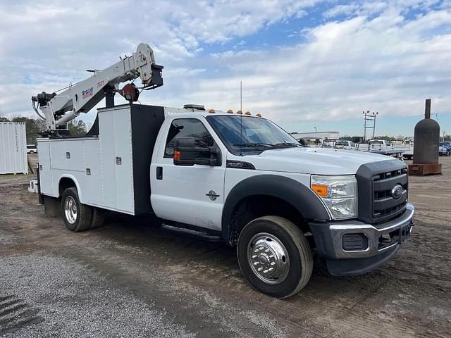 Image of Ford F-550 equipment image 3