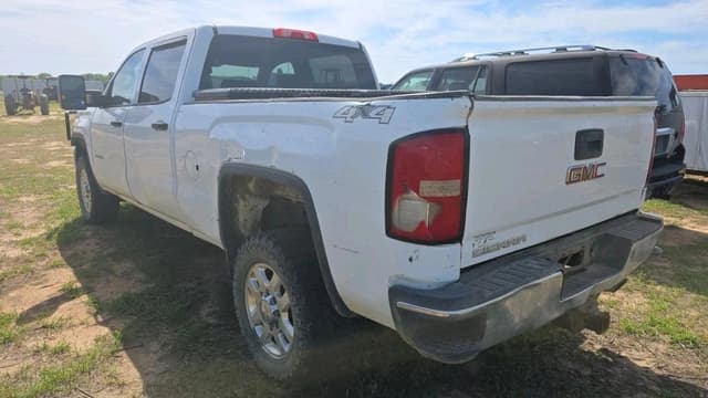 Image of GMC 2500HD equipment image 3