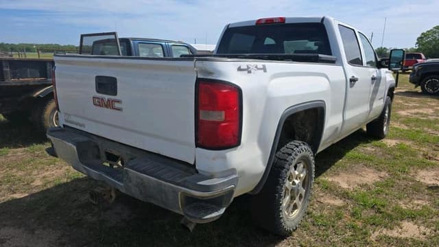 Image of GMC 2500HD equipment image 2