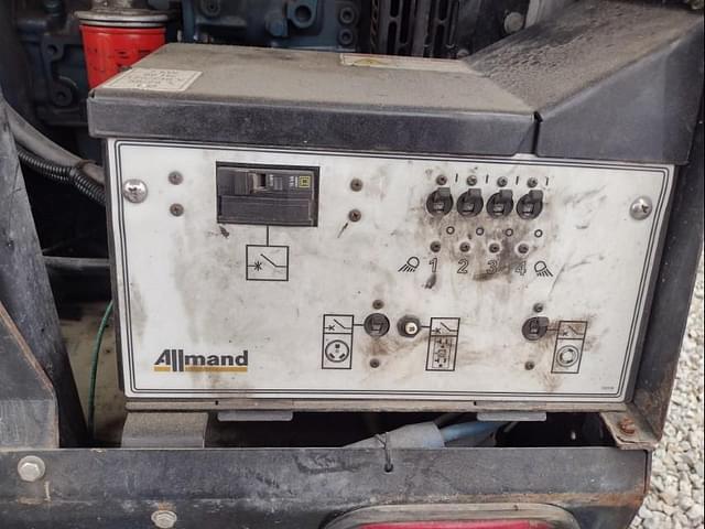 Image of Allmand  Night-Lite V-Series  equipment image 4