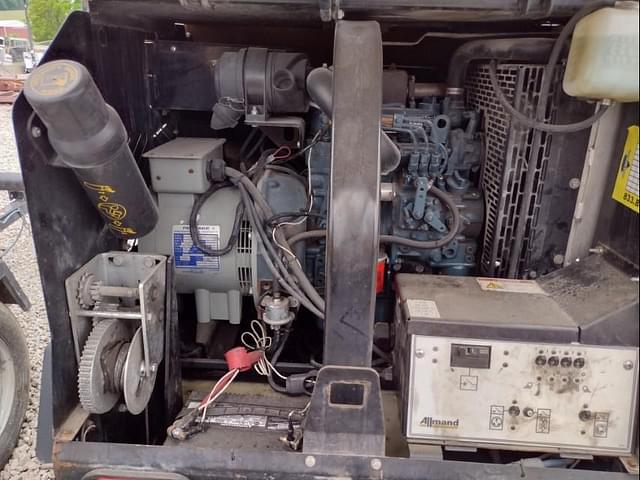 Image of Allmand  Night-Lite V-Series  equipment image 3