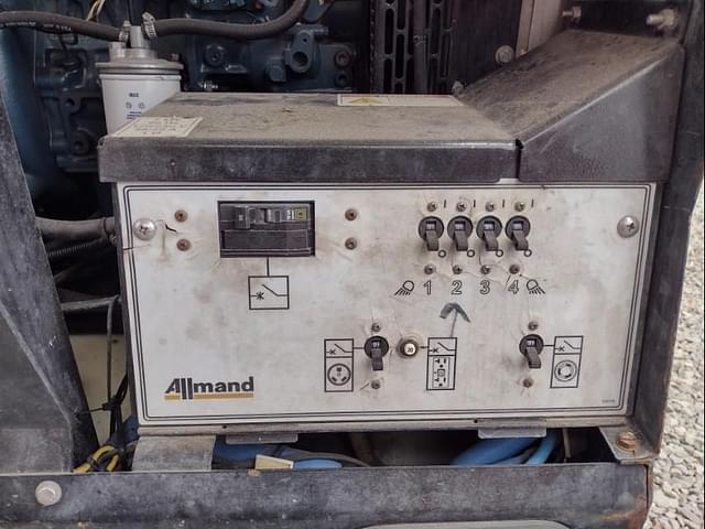 Image of Allmand  Night-Lite V-Series  equipment image 4