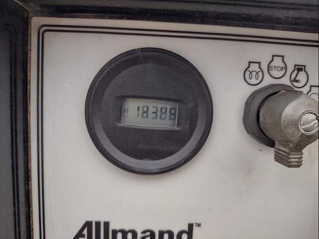 Image of Allmand  Night-Lite V-Series  equipment image 2