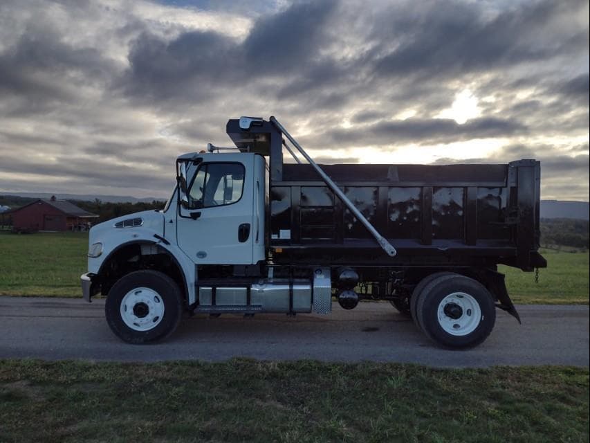 Image of Freightliner M2 106 Primary image