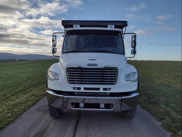 Image of Freightliner M2 106 equipment image 1