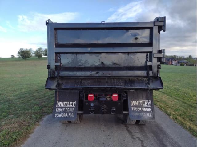 Image of Freightliner M2 106 equipment image 3