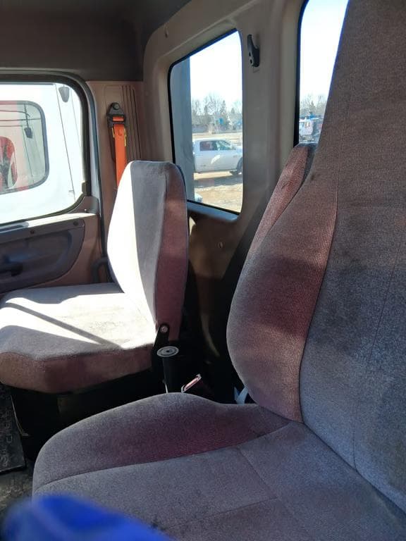 Image of Freightliner Cascadia 113 equipment image 4