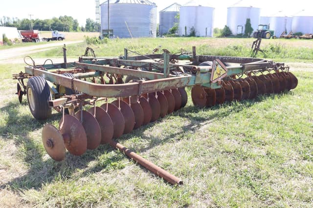 Image of John Deere 220 equipment image 3