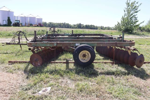 Image of John Deere 220 equipment image 4