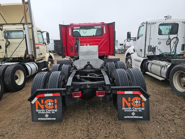 Image of International LT625 equipment image 4