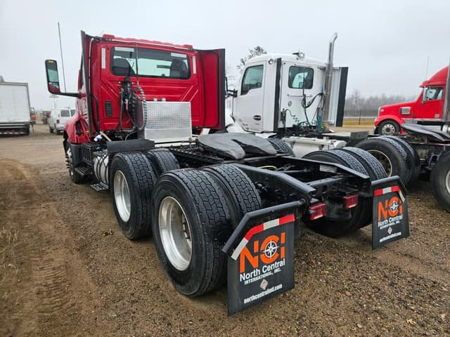 Image of International LT625 equipment image 3