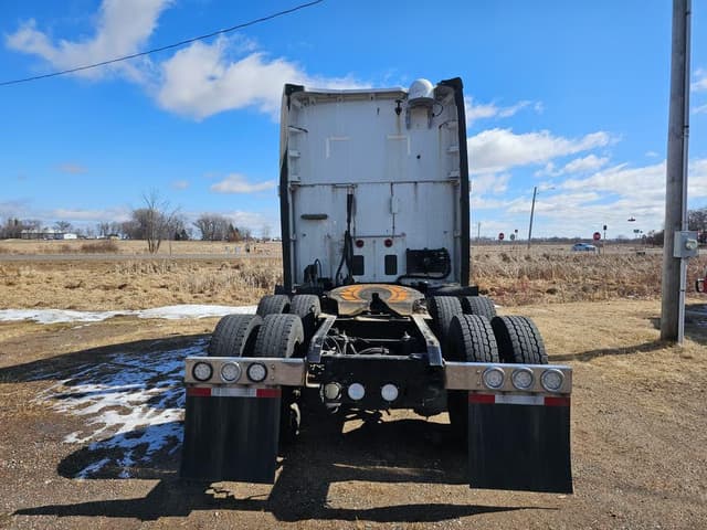 Image of Kenworth T680 equipment image 3