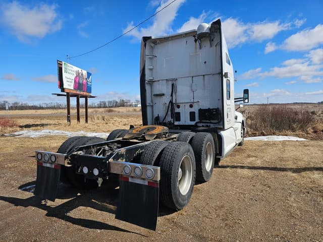 Image of Kenworth T680 equipment image 4