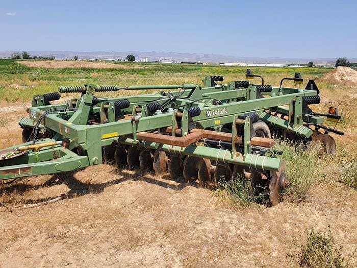 Wishek 842N Equipment Image0